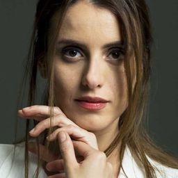 Güneş Sayın 飾演 Seher