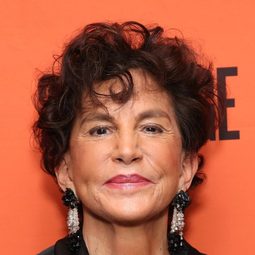 瑪西蒂·芮爾 - 佩姬·古根海姆：藝術之癮演員 飾演Self