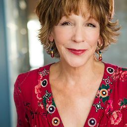 Betsy Randle 飾演 Doreen