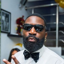 Eso Dike Okolocha 飾演 