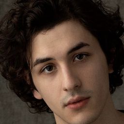 Will Price 飾演 Max