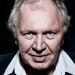 海蒙·瑪利亞·巴廷傑 飾演 Dr. Kremer