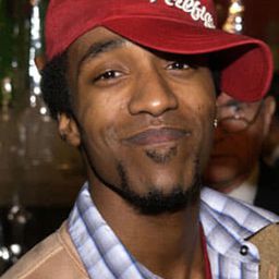 德安傑羅·威爾森 飾演 DJ IZ