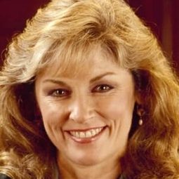 Brynn Thayer 飾演 Kathleen