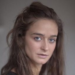 Nancy Trotter Landry 飾演 Noon