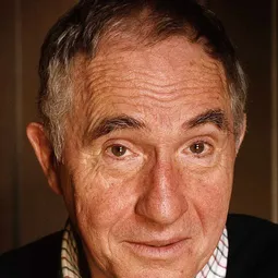 奈吉·霍森 飾演 Victorian Father