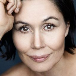 Nukâka Coster-Waldau 飾演 Sofie's Mom