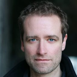 Phil Cheadle 飾演 Douglas / Davy / Lord Bardolph