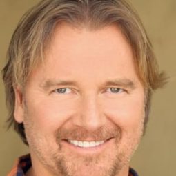 Sonny Surowiec 飾演 Hans Friedlich