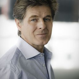 Horst Kummeth 飾演 Staatsanwalt