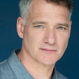 Paul Hopkins 飾演 Paul Berry