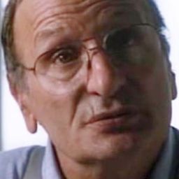 Ugo Bencini 飾演 il produttore