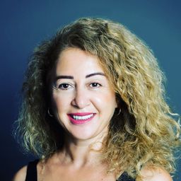 Neşe Mengüloğlu 飾演 