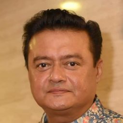 Saswata Chatterjee 飾演 Chang