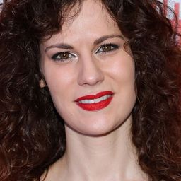 Lidia San José 飾演 Sara (voice)