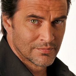 John Enos III 飾演 Drew D'Arcy