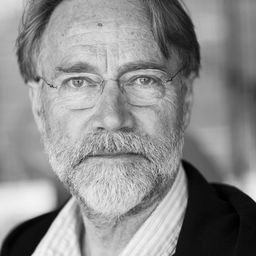 尼可拉斯福克 飾演 Ralf