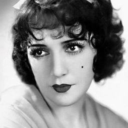 Bebe Daniels 飾演 Rita Ferguson