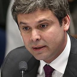 Lindbergh Farias 飾演 Himself