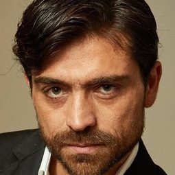 伊堤安·波本瑞爾斯 飾演 Hernán