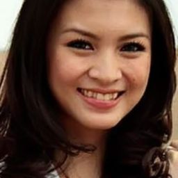 Donita 飾演 Monique