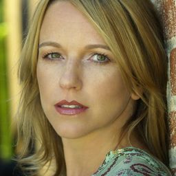 安娜·波特 - 生化危機：滅絕真相演員 飾演Dr. Green (archive footage)