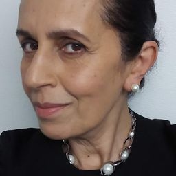 Kareemeh Odeh 飾演 Paramedic