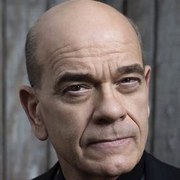 勞勃·畢卡度 - 貝多芬聖誕大冒險演員 飾演Smirch