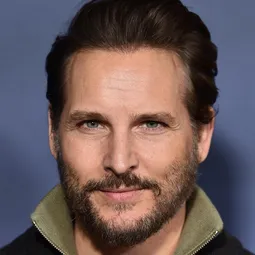 彼得法仙里尼 飾演 Dr. Carlisle Cullen