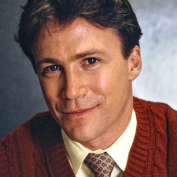 Patrick James Clarke - 威龍猛探演員 飾演Michael Alexander