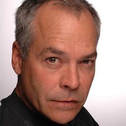 馬克·譚克斯利 飾演 Barnes