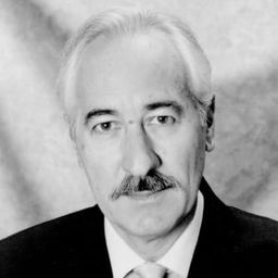 Bernard Larmande 飾演 Le commissaire Tournier