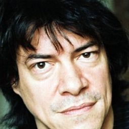 Eric Challier 飾演 Bodyguard Chief