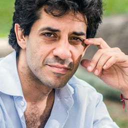 Ezequiel Acuña 飾演 Self (voice)