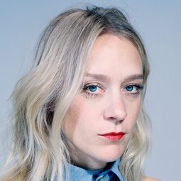 克蘿伊·塞凡妮 - 死無可死演員 飾演Officer Mindy Morrison