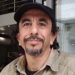 阿邁德·亞齊茲 飾演 The barber