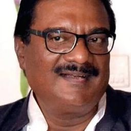 狄巴克·謝克 飾演 Mahavir "Mama" Thambe