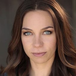 Maryna Savitska 飾演 Self - Cat Trainer