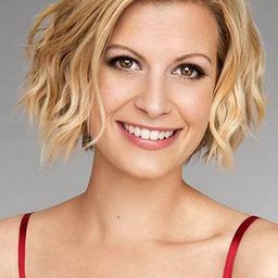 Theresa Underberg 飾演 Stine