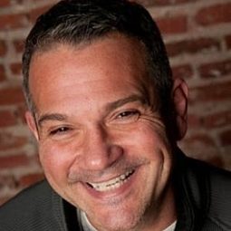 Damien Di Paola 飾演 Anthony Carlo