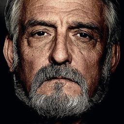 José Sancho 飾演 Cardenal Tarancon