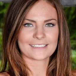 Shyla Ryder 飾演 Self - Performer