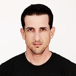 Thayr Harris - 死侍 2演員 飾演Sergei Valishnikov