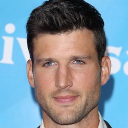 帕克·揚 - 性教育演員 飾演Montana