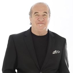 José Luis Gioia 飾演 Inspector Báez