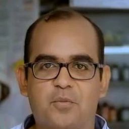 納倫達·傑特里 飾演 Paresh Phadnis