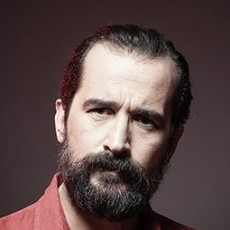 Tasos Nousias 飾演 Dimitris