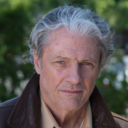 Michael Cooke 飾演 Herb