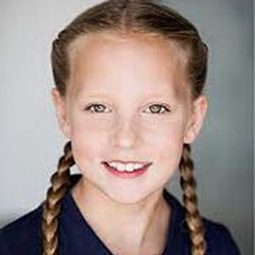 Emma Yarovinsky 飾演 Little Krum Girl