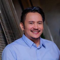 倫迪·克里斯納 飾演 Rudi